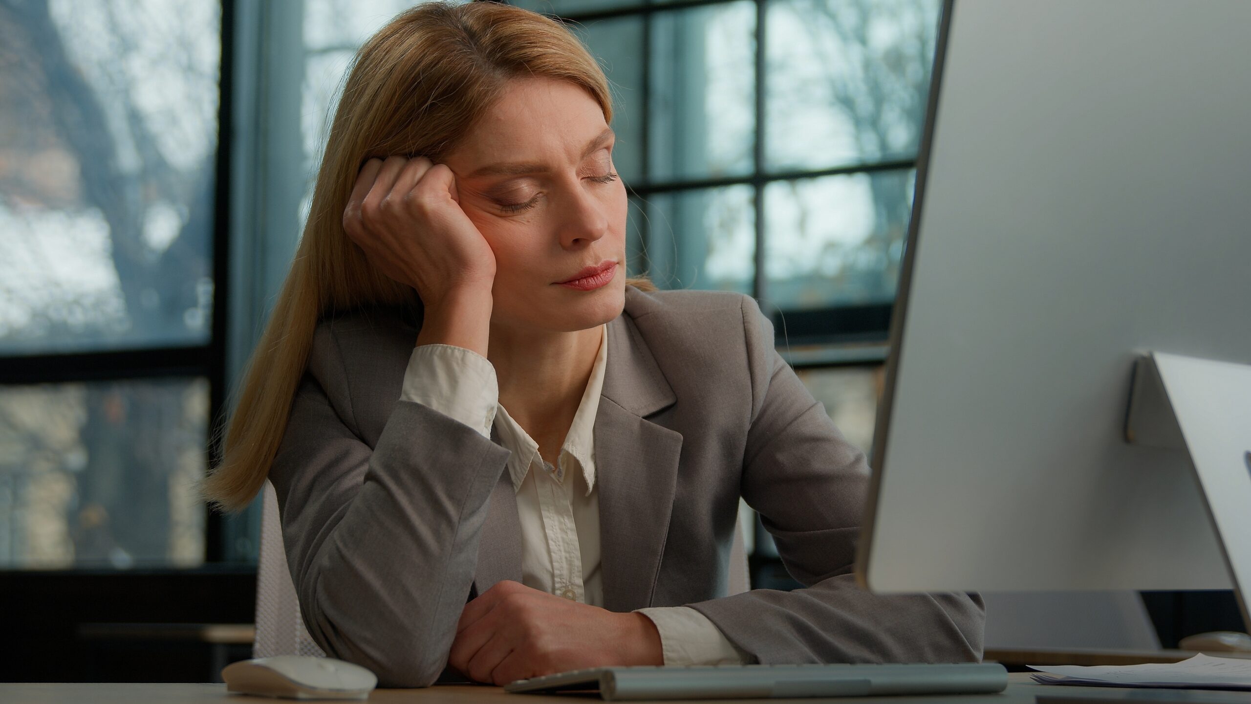 Nervous System Overload: 5 Signs You Shouldn’t Ignore 
